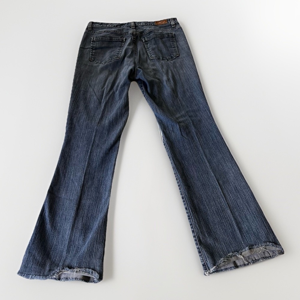 3/$25 Sale! Eddie Bauer Women's Jeans Size 6R Bootcut Frayed Cuffs‎ Distressed - Picture 2 of 7